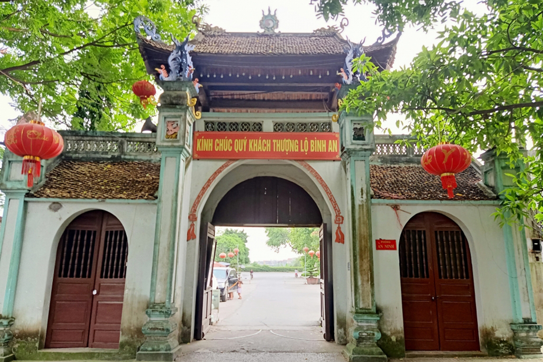 Tour du lịch Hà Nội - Đền Nguyên Phi Ỷ Lan - Làng rau sạch Văn Đức - Bát Tràng